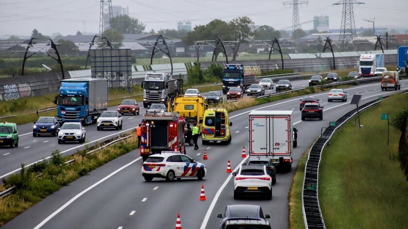 Ongeval in kijkersfile na caravanbrand A15