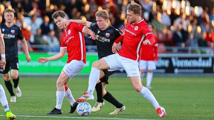 Kozakken Boys onderuit in Veenendaal en moet zaterdag in de achtervolging