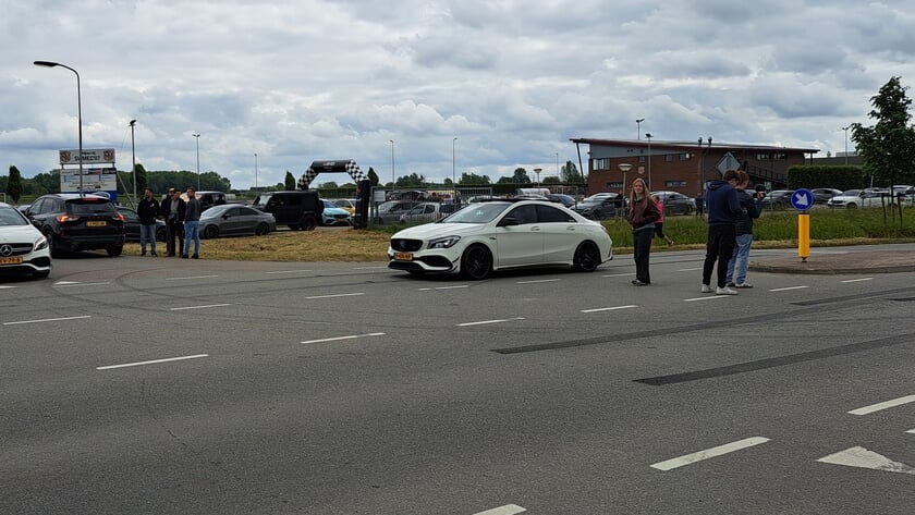 Carmeeting Maurik mondt uit in straatrace