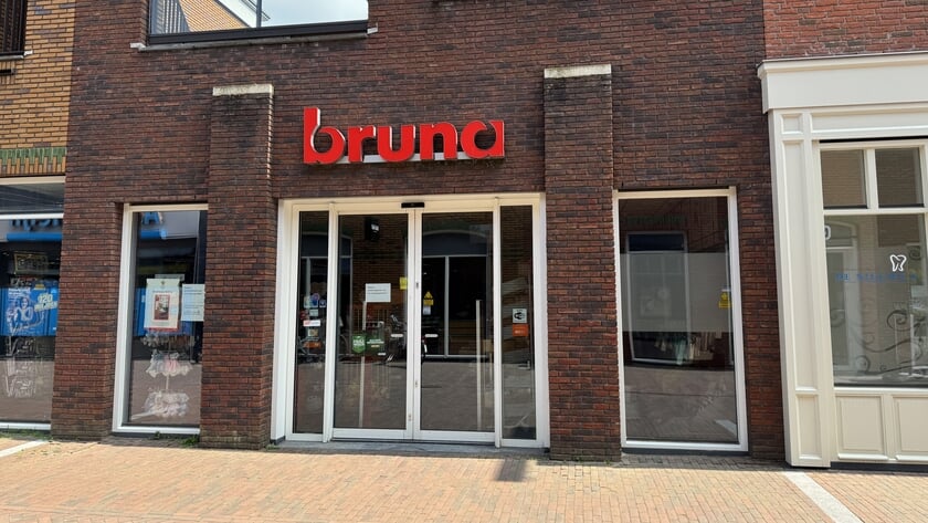 Dorpsbewoners reageren geschokt op sluiting Bruna in Sleeuwijk na faillissement