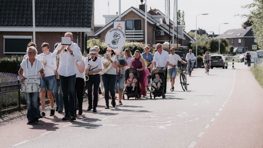 Karel en Louiza uit Bleskensgraaf feestelijk verrast bij 40-jarig huwelijksjubileum