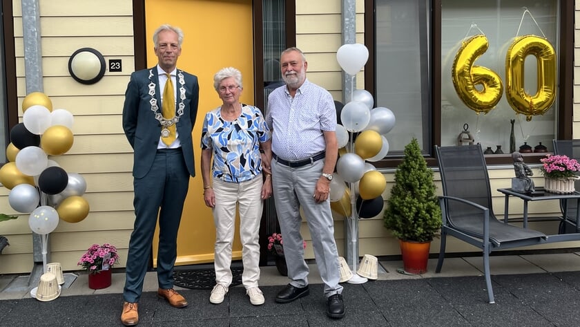 Meneer en mevrouw Van Haarlem uit Meerkerk 60 jaar getrouwd