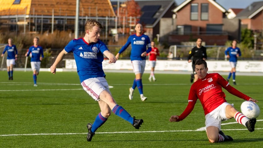 Grol wint van Jonge Kracht in doelpuntrijk duel en pakt koppositie in 2F