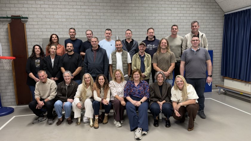 Groep 8 van de Frits Bodeschool houdt na dertig jaar reünie en al snel komen de verhalen los