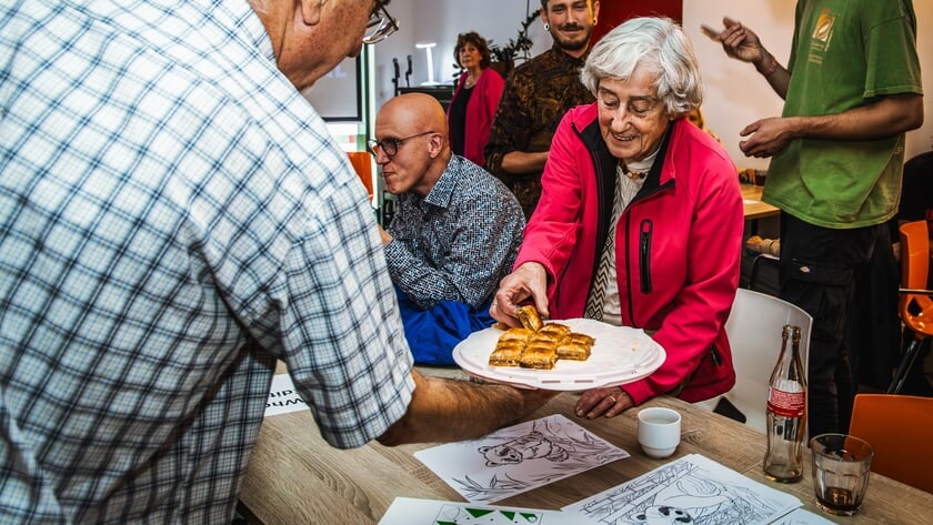 Geluksbakker Adel bakt baklava: ‘Geliefd bij jong en oud’
