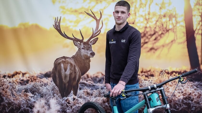 Lars Sterrenburg (18) jaagt zijn downhill-droom na: ‘adrenaline giert door je lijf’