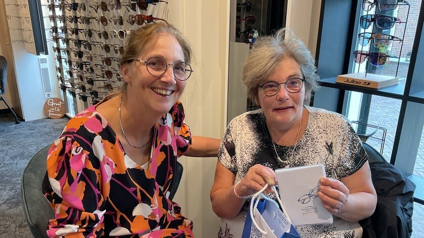 Mevrouw Den Butter wint actie van Brandpunt Optiek tijdens Fokveedag