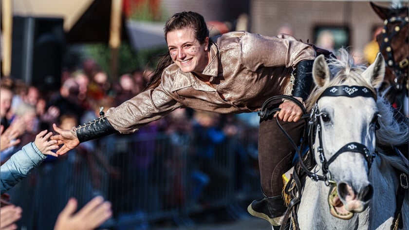 Golden Hoofs sluit Paardenmarkt Ameide af met paardenstuntshow