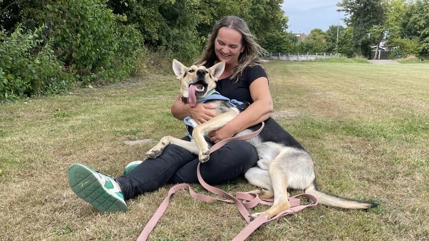Edith Kramer helpt honden en baasjes beter naar elkaar te luisteren