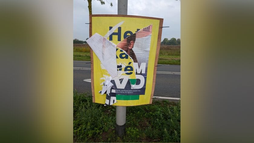Posters D66 Tiel besmeurd en overplakt door vandalen
