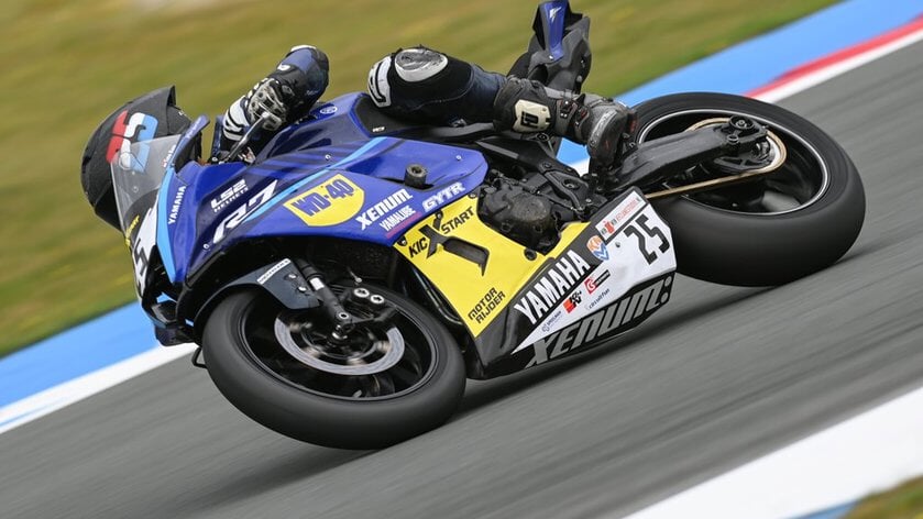 Timo Suos uit Kerk-Avezaath kampioen Yamaha r7 Benelux Cup