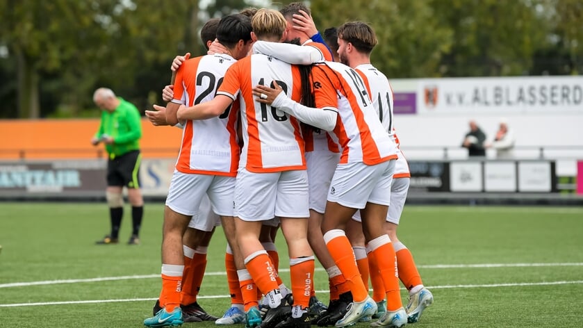Met Bert Buizert op de bank pakt Alblasserdam eindelijk weer drie punten