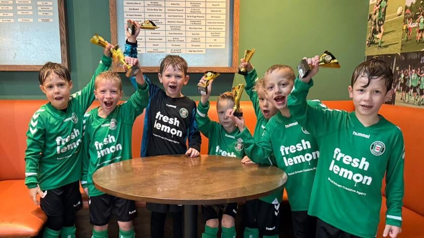 Sv Noordeloos JO-8 ongeslagen kampioen