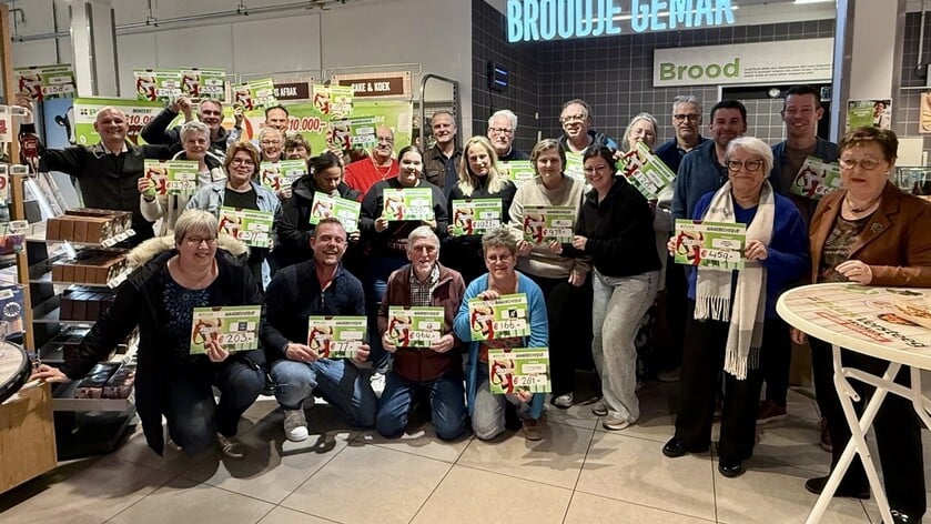 Plus Versteeg deelt 10.000 euro uit aan lokale verenigingen