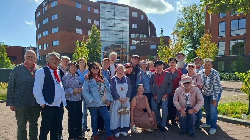 Zingend naar school van start op Gerrit Komrij College
