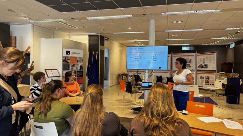 Jongeren ontwikkelen eigen evenement over vrijheid en democratie in onderduikmuseum