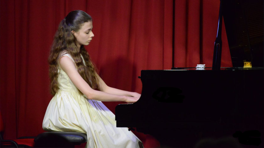 Jonge pianiste Mahault Ska treedt op in Koppelkerk