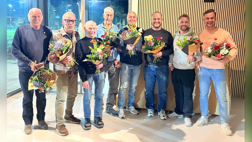 Bestuurswisselingen en jubilarissen bij Warnsveldse Boys