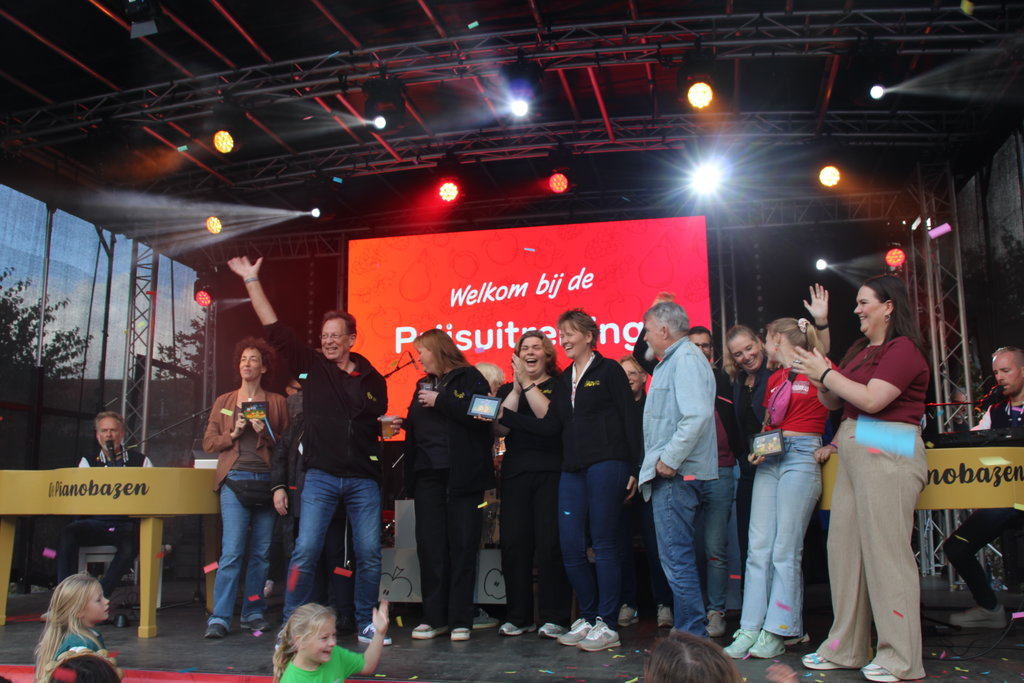 De winnaars van de fruitmozaïeken.