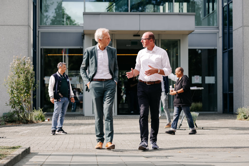 Burgemeester Sjors Fröhlich kreeg een rondleiding.