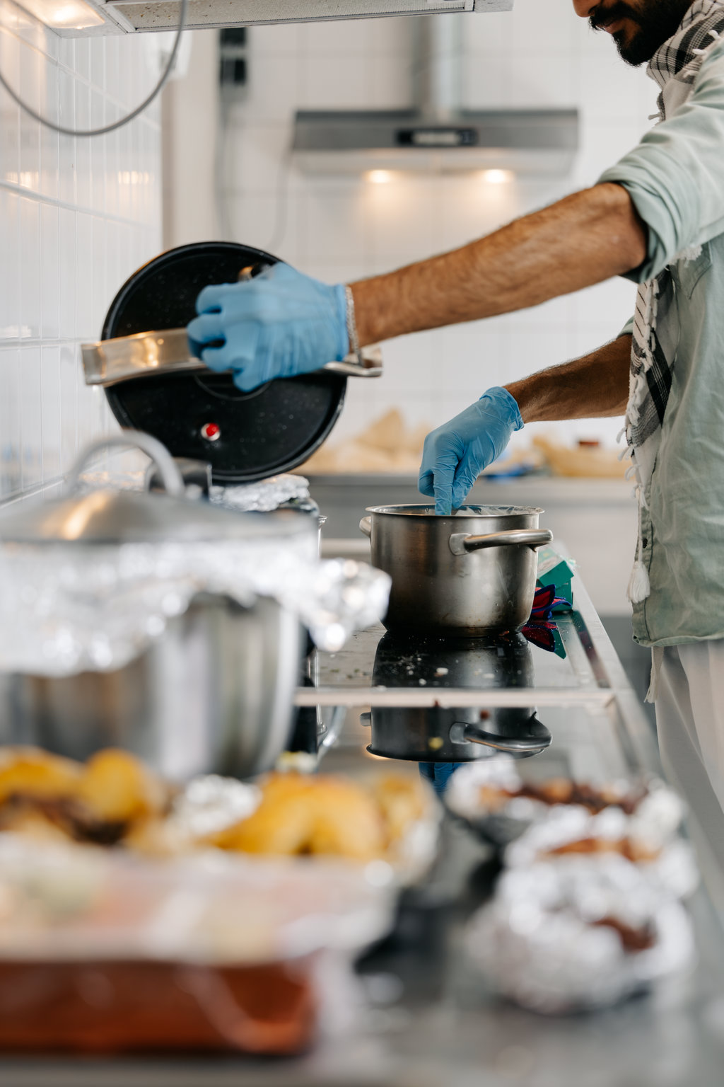 Bewoners maakten hapjes klaar voor bezoekers van de open dag.
