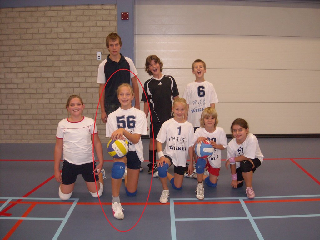 Laura begon al jong met volleyballen.