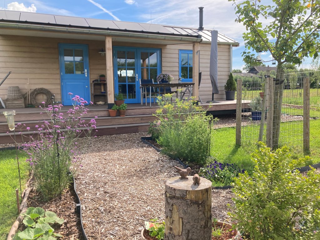 • Een van de tiny houses in Molenlanden, in Brandwijk.