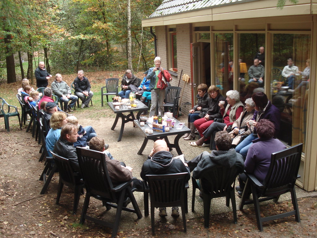 Na de vaste ochtendwandeling is er koffie.