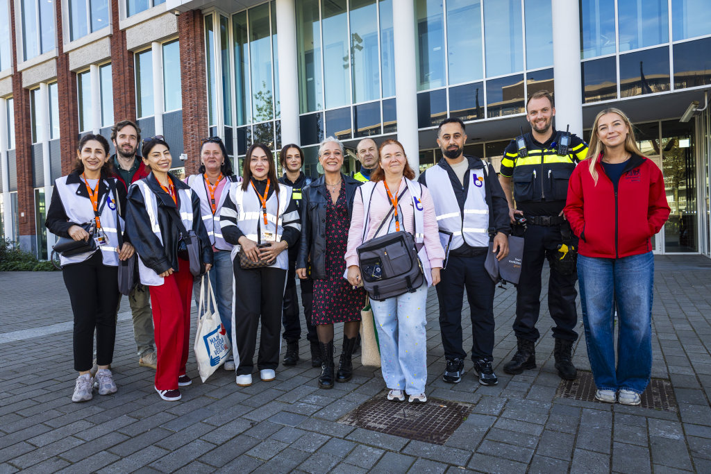 De buurtvoorlichters vertrekken vanaf het Huis van de Stad. Iedere week lopen ze twee keer door een wijk.