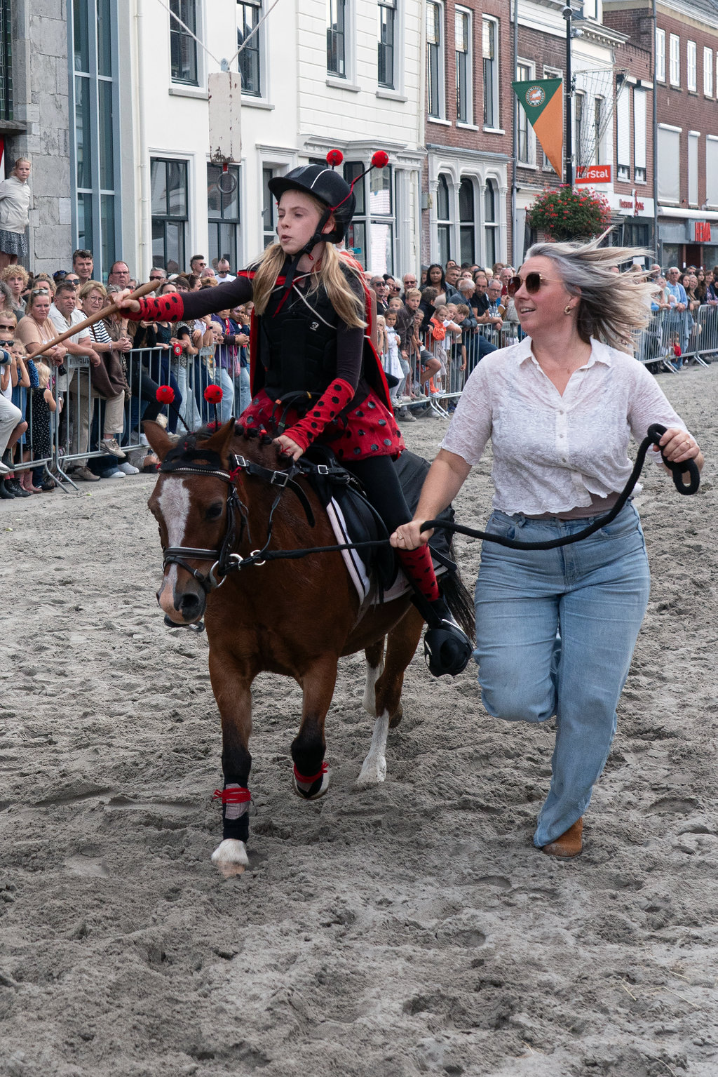 Ringsteken onder het zadel