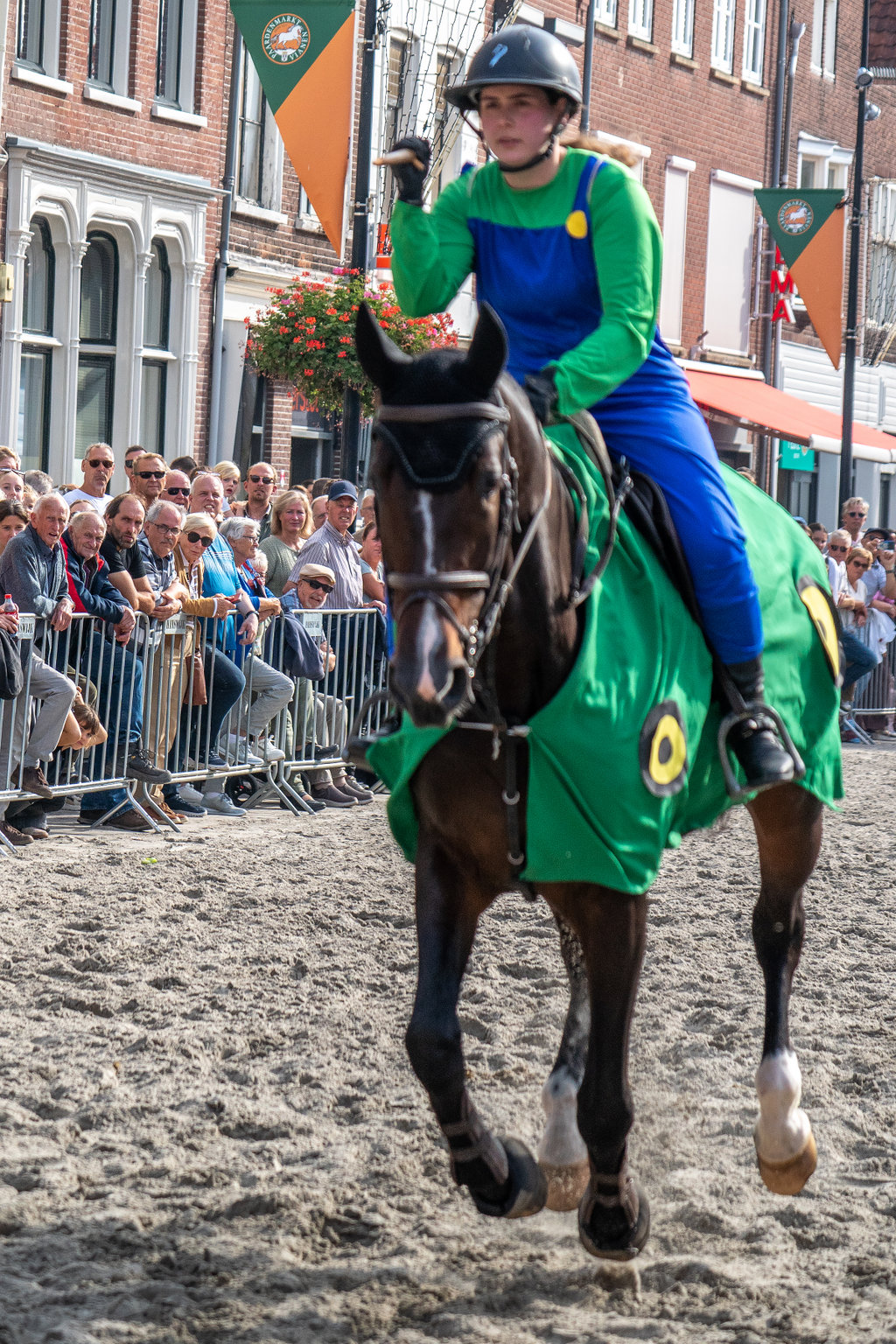 Ringsteken onder het zadel