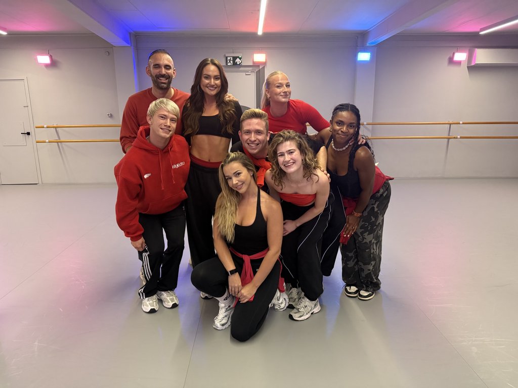 Emma Heesters danst bij Dolstra Dance Centre.
