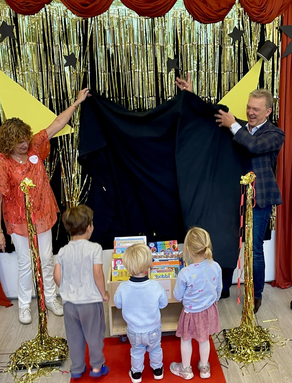 De boekenkast stond letterlijk in de spotlight.