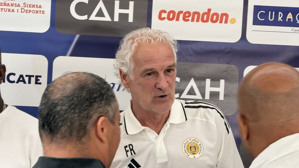 Fred Rutten is op Curaçao: het elftal moet stunten op WK - Altijd het ...