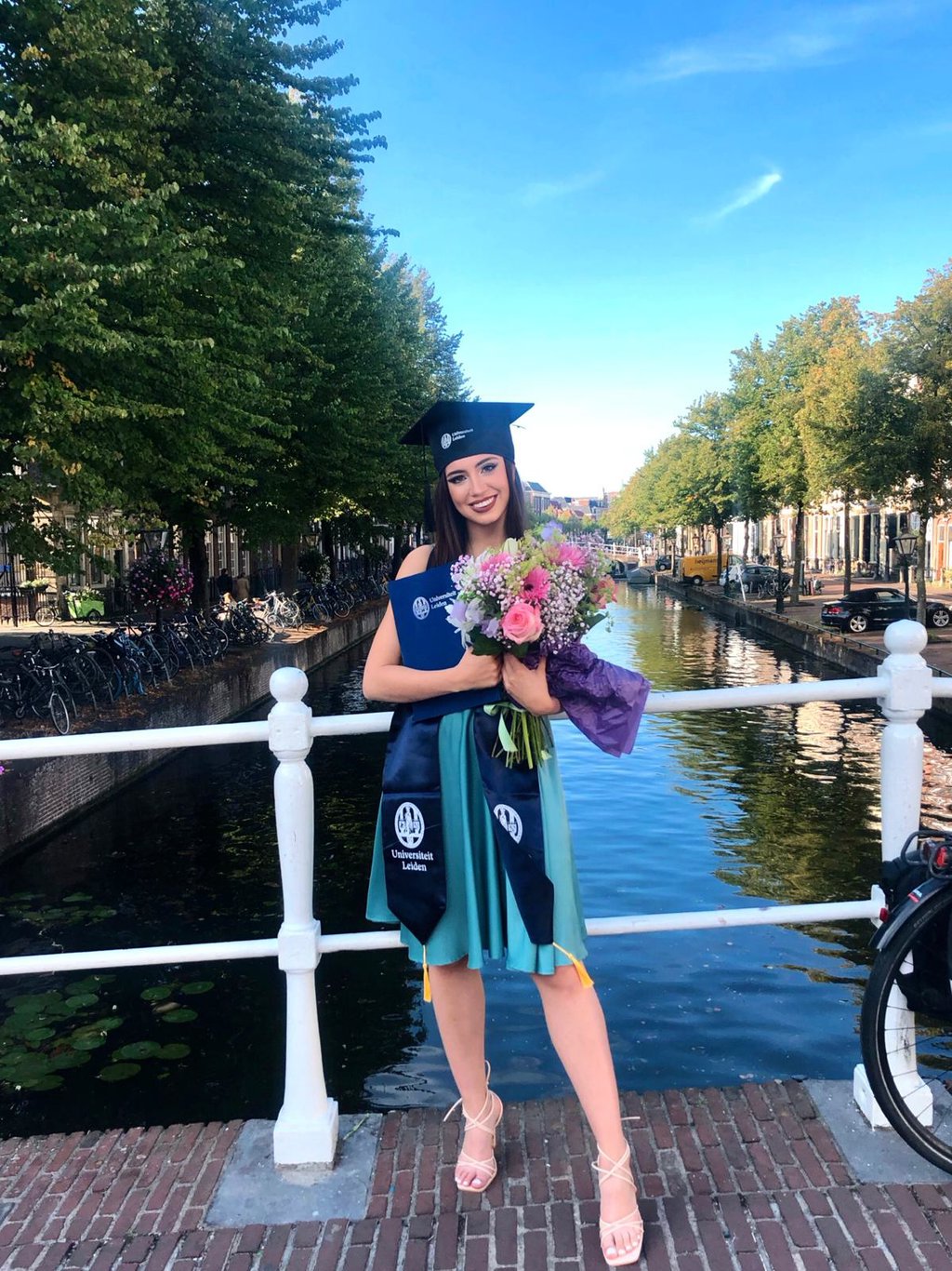 Een masteropleiding werd behaald in Europees Nederland.