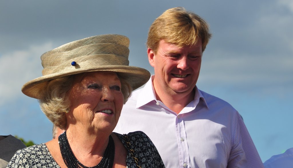 Koningin Beatrix en kroonprins Willem Alexander in 2011 op Curaçao