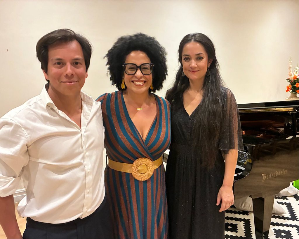 Eduardo Paredes Crespo (l), Tania Kross en Lestari Scholtes (r)