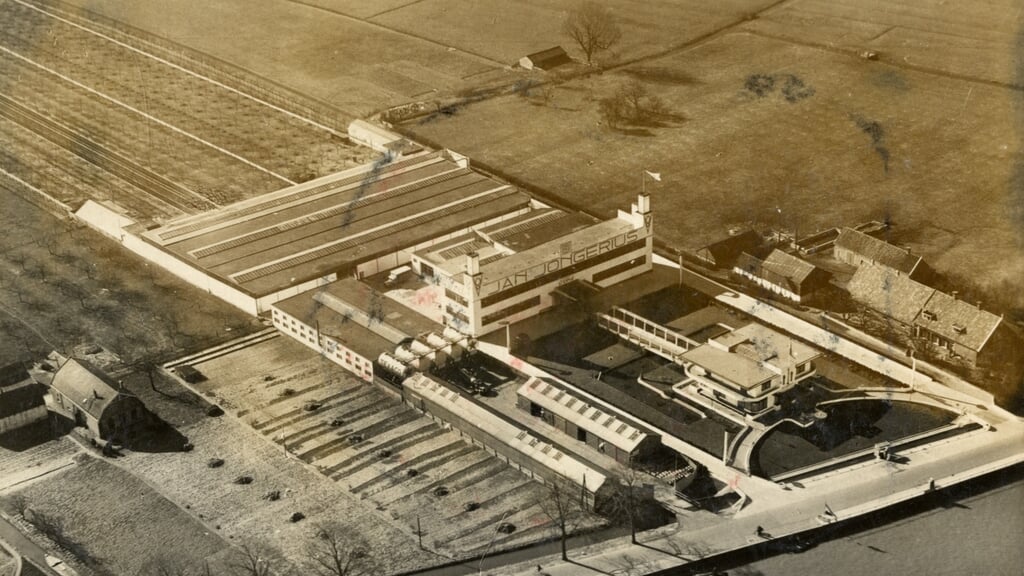 Luchtfoto het terrein van Jongerius op de Kanaalweg (rond 1939).