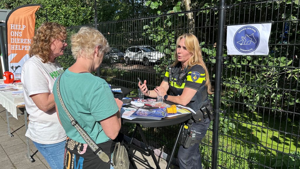 Ook de dierenpolitie was vertegenwoordigd.