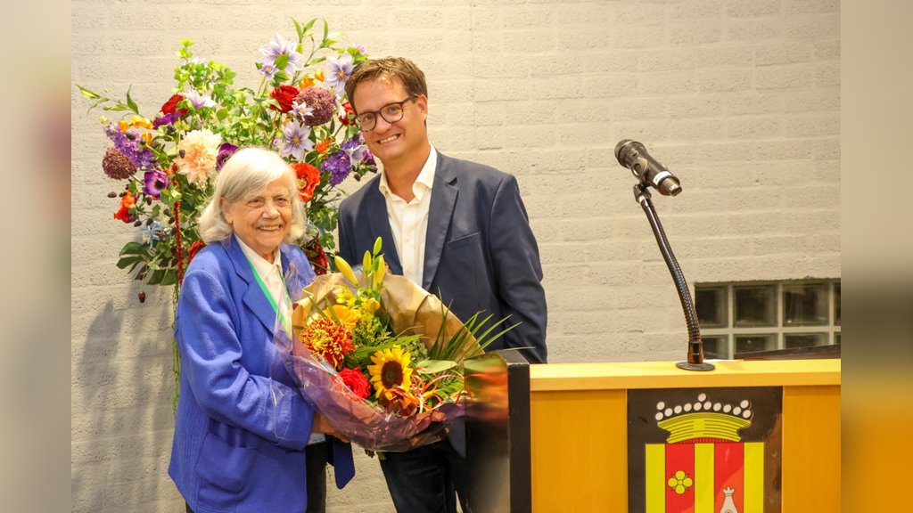 Bloemen voor Paul Dullaard.