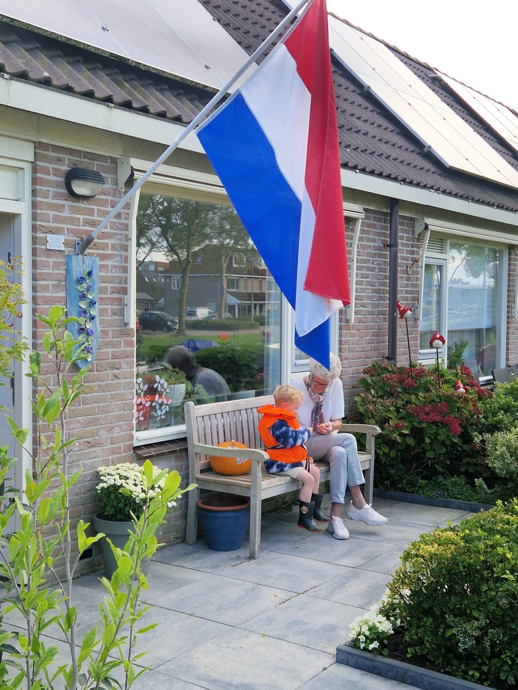 Zelfs de vlag hangt uit.