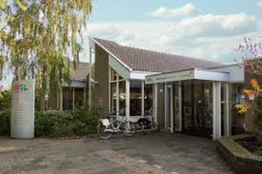 Al jaren is de bibliotheek te vinden aan de Dijkgraaf Poschlaan in Edam.