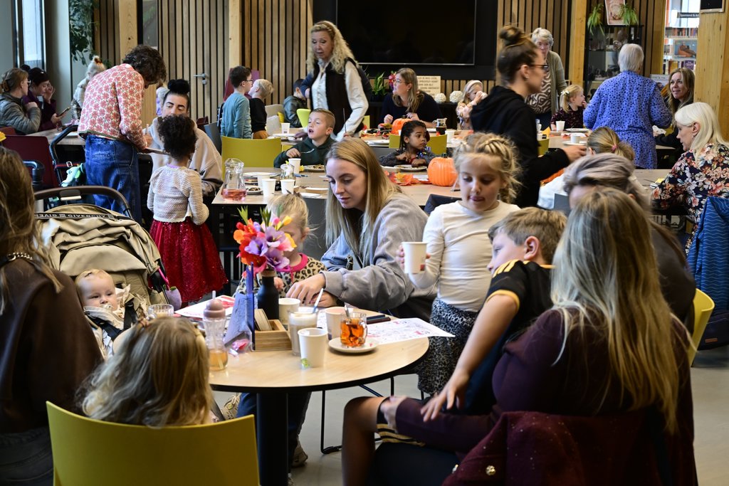 Een Dorpshuis vol pannenkoekenliefhebbers.