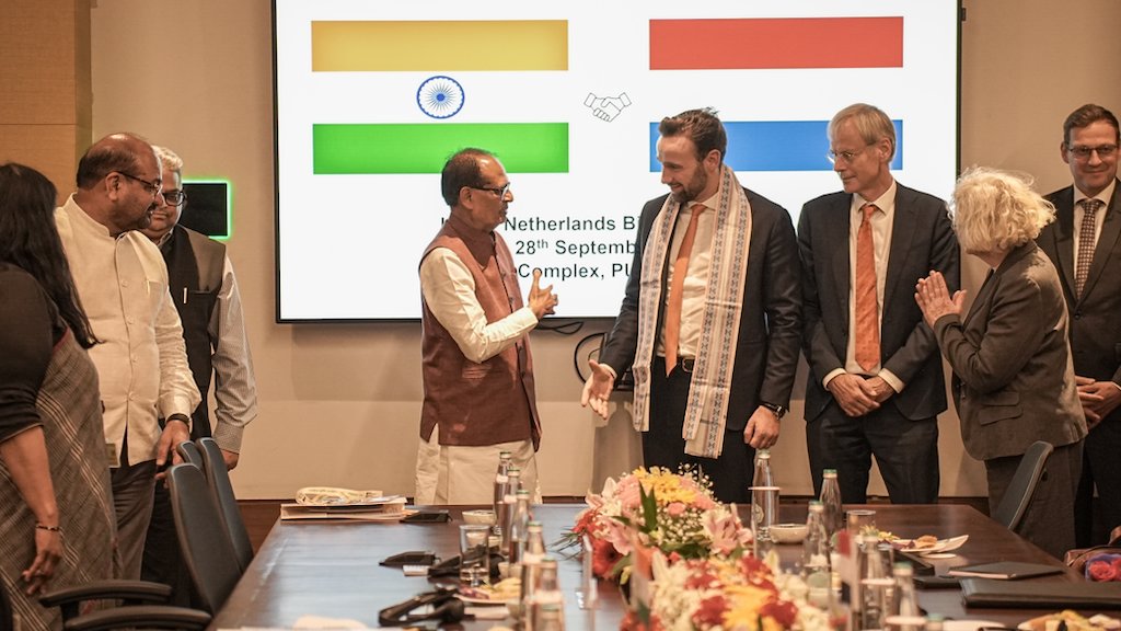 Staatssecretaris Silvio Erkens van Landbouw, Visserij, Voedselzekerheid en Natuur tijdens zijn werkbezoek aan India.