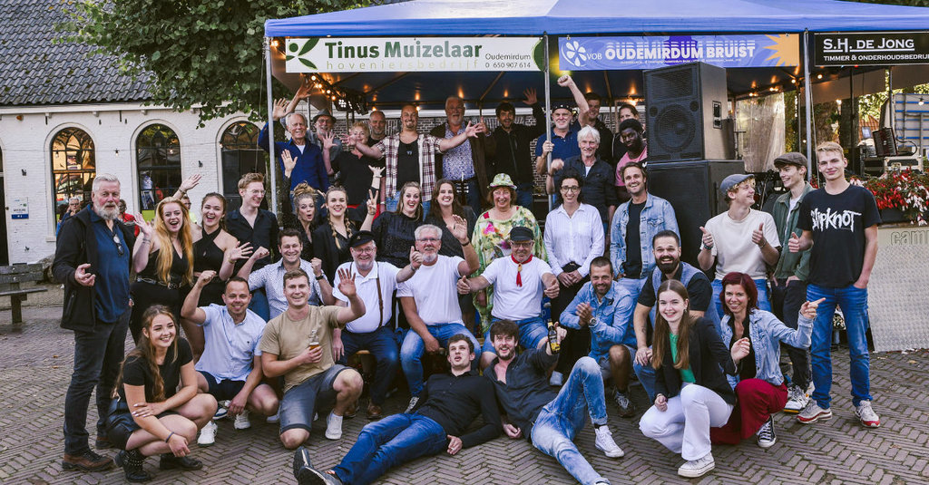 Overzichtsfoto muzikanten Freonen fan Aldemardum 2023, optreden 12 augustus 2023.