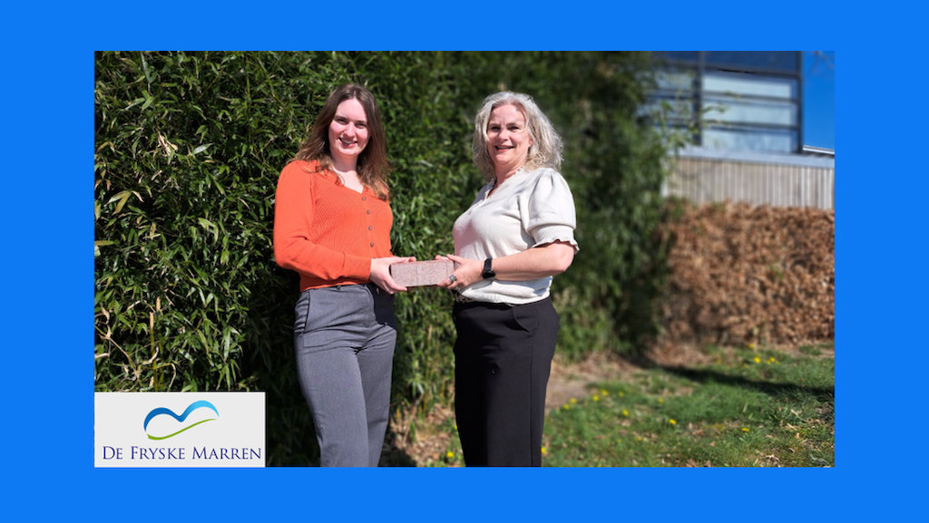 250424 Gemeente DFM NK Tegelwippen 2025.  Hester de Vries, beleidsmedewerker milieu & duurzaamheid (links) en Hester Walda, beleidsmedewerker groen (rechts).