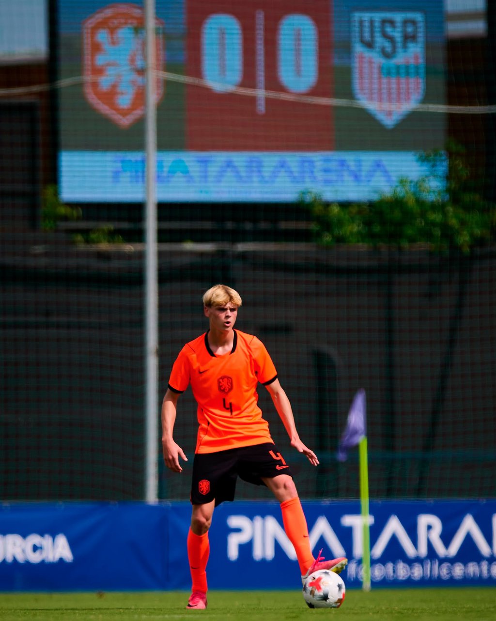 Sven tijdens zijn debuut voor Oranje onder 17.
