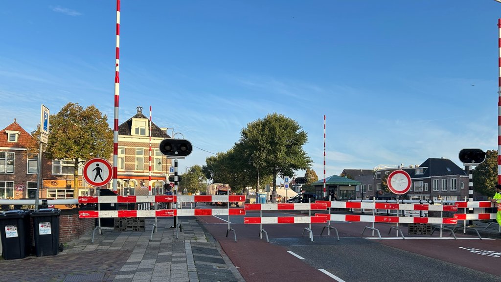De Jousterkade is gestremd voor het wegverkeer