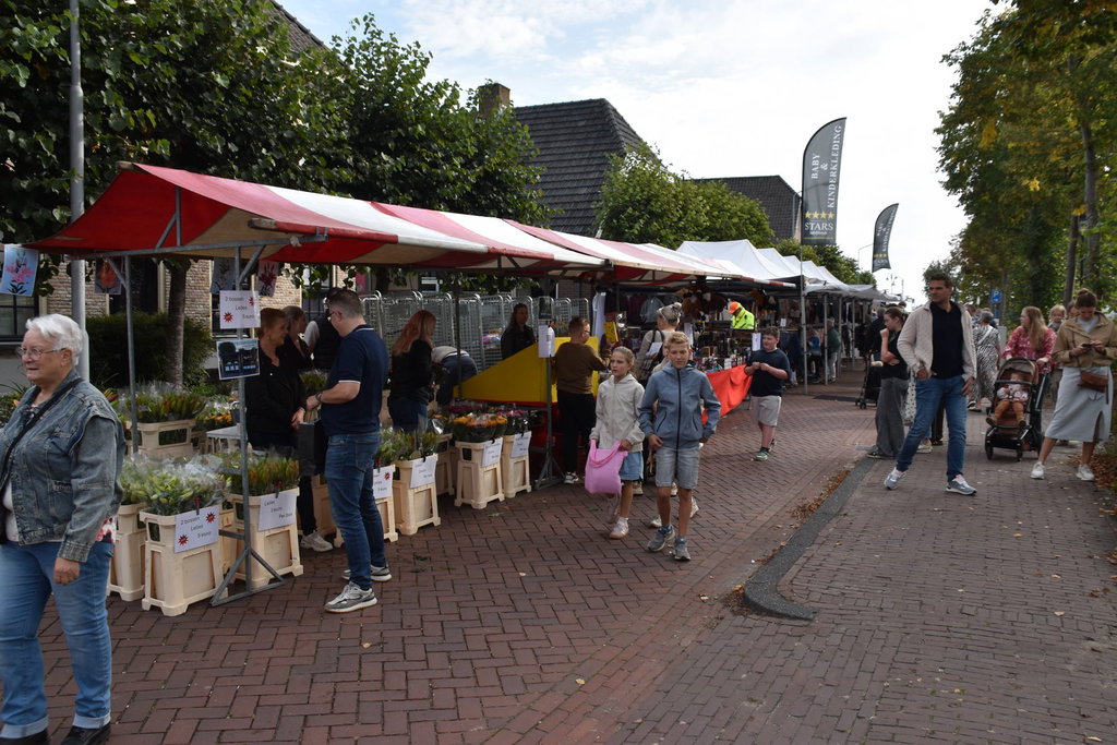 Ook de warenmarkt werd goed bezocht.