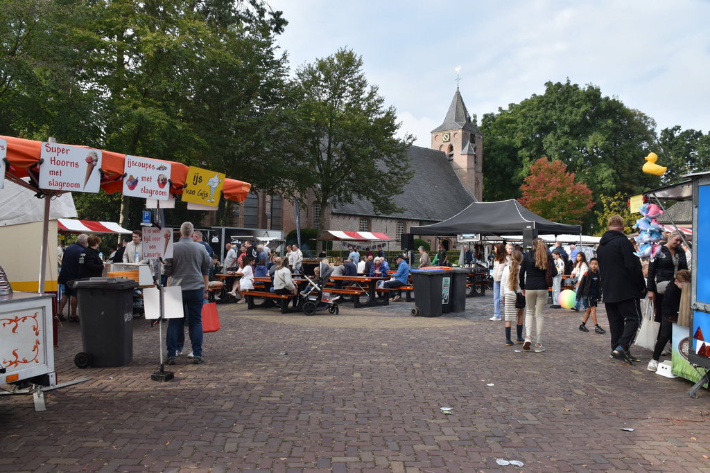 Ook de warenmarkt werd goed bezocht.